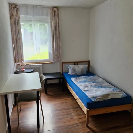 Appartamento 2 - 4-raum-wohnung Mit Kueche Und 2 Wc Duschen In Ohrdruf-crawinkel