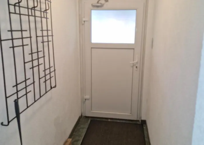 Apartment 2 - 4-raum-wohnung Mit Küche Und 2 Wc Duschen In Ohrdruf-crawinkel