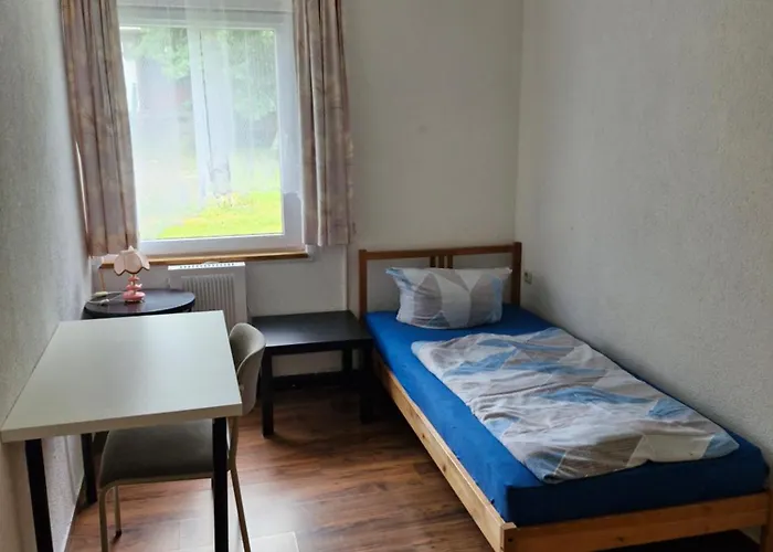 Apartment 2 - 4-raum-wohnung Mit Küche Und 2 Wc Duschen In Ohrdruf-crawinkel