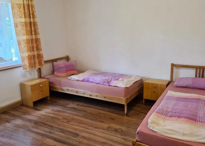 2 - 4-raum-wohnung Mit Küche Und 2 Wc Duschen In Ohrdruf-crawinkel * Ohrdruf